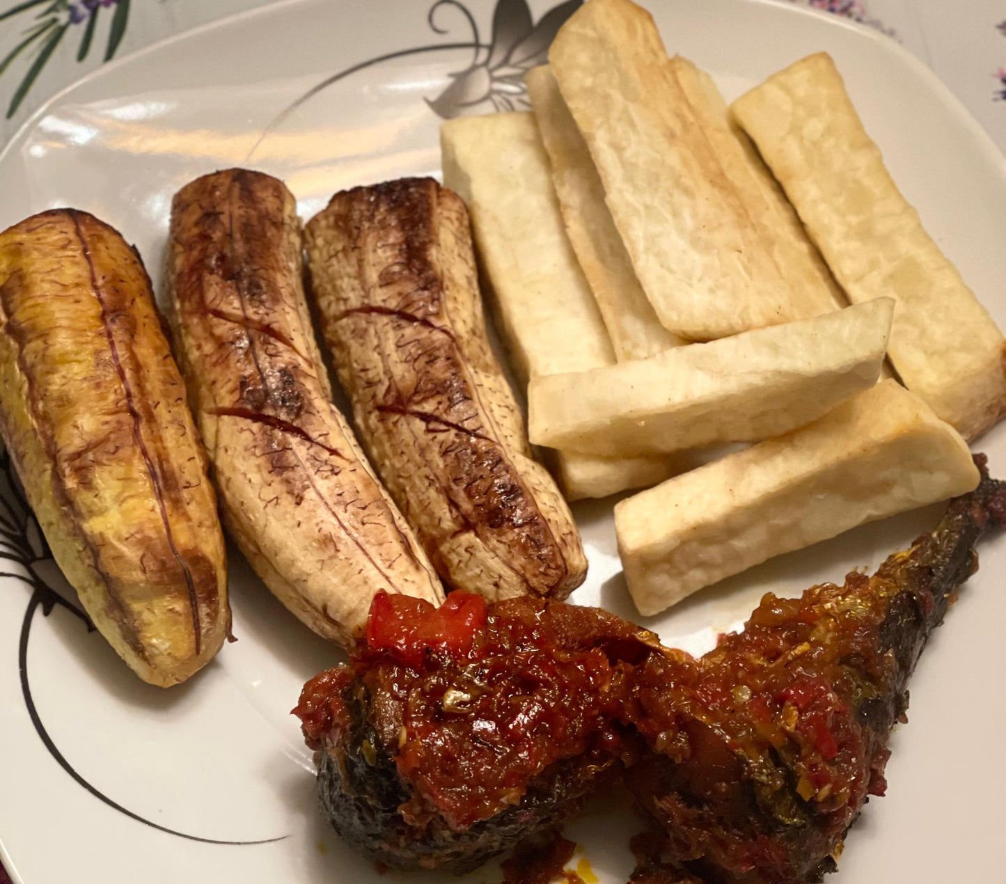 Boli und gebratener Fisch (5 Stück)