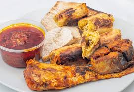 Boli und gebratener Fisch (5 Stück)